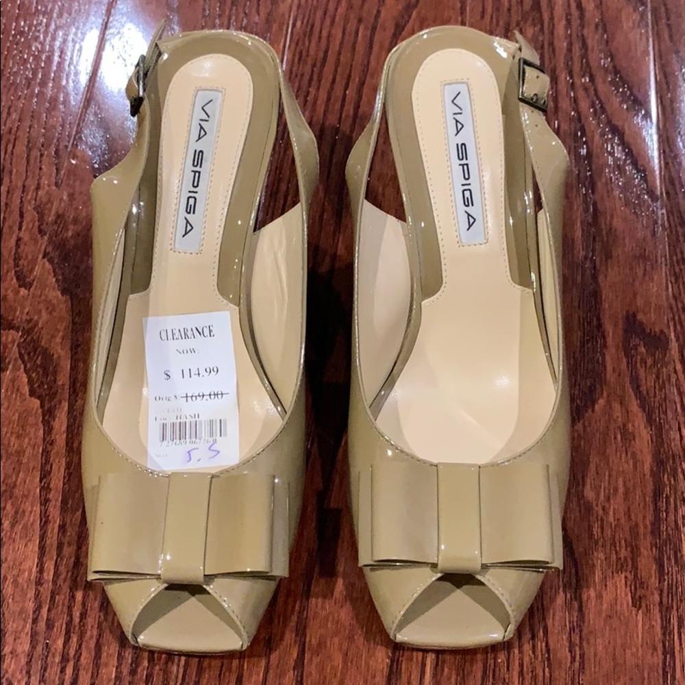 VIA SPIGA Patent Leather Peeptoe Kitten Heels